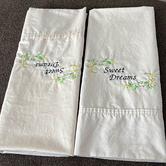 Set (2) Creamy Beige 100% Cotton 540 Thread  Kirkland Embroidered Pillowcases - Picture 2 of 16